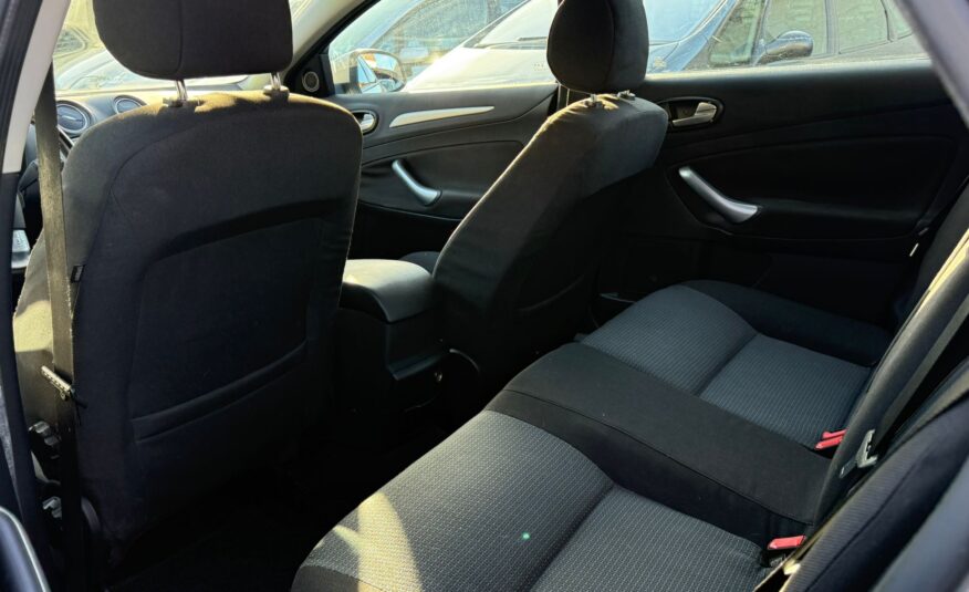 FORD MONDEO ghia