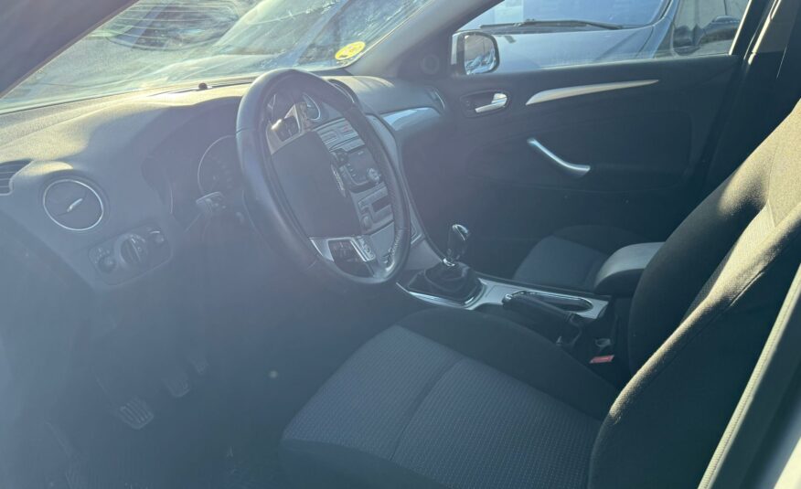 FORD MONDEO ghia