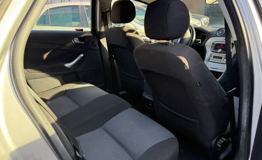 FORD MONDEO ghia