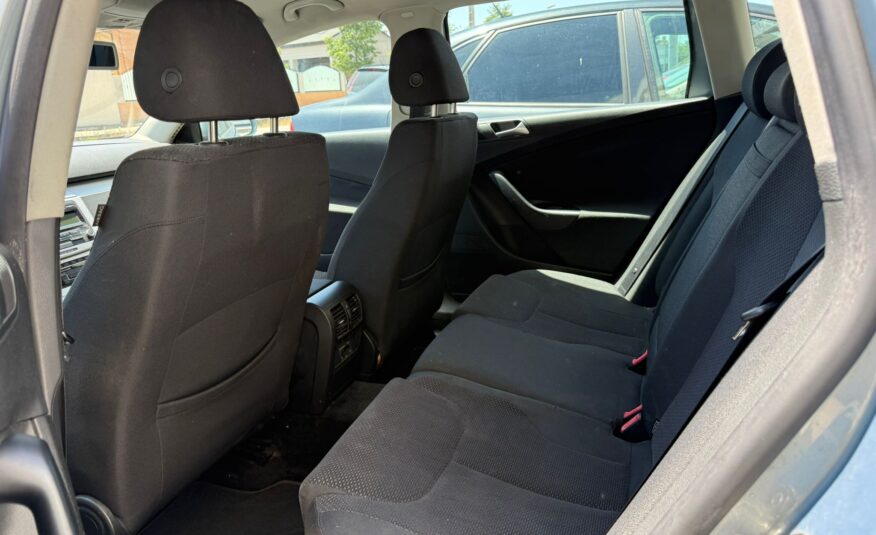VOLKSWAGEN Passat ADVANCE