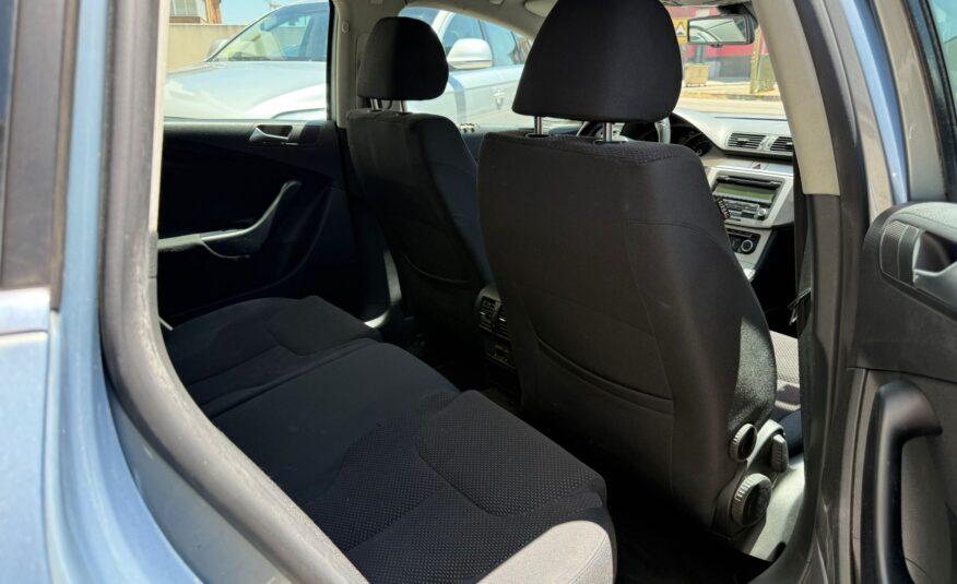 VOLKSWAGEN Passat ADVANCE