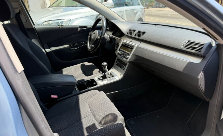 VOLKSWAGEN Passat ADVANCE