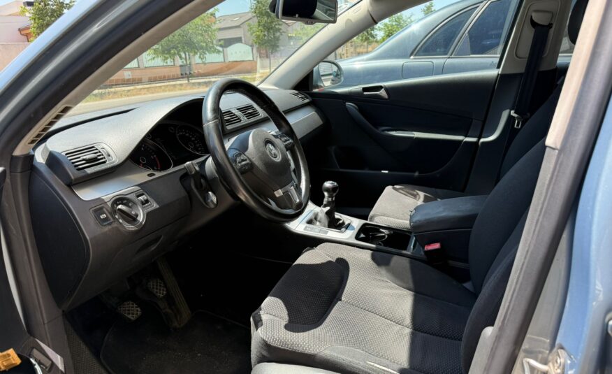 VOLKSWAGEN Passat ADVANCE