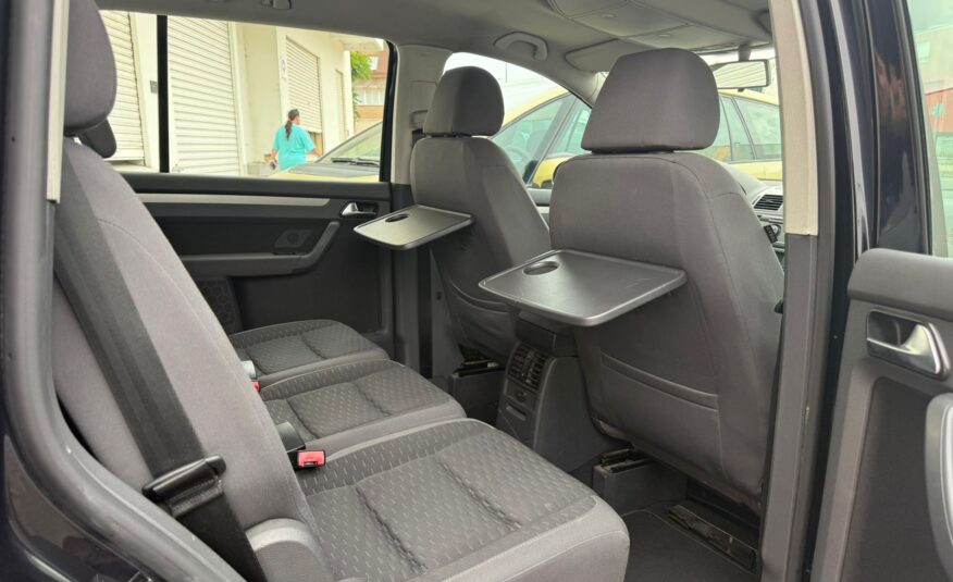 VOLKSWAGEN Touran traveller