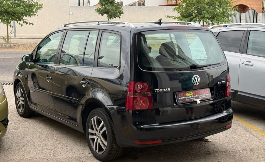 VOLKSWAGEN Touran traveller
