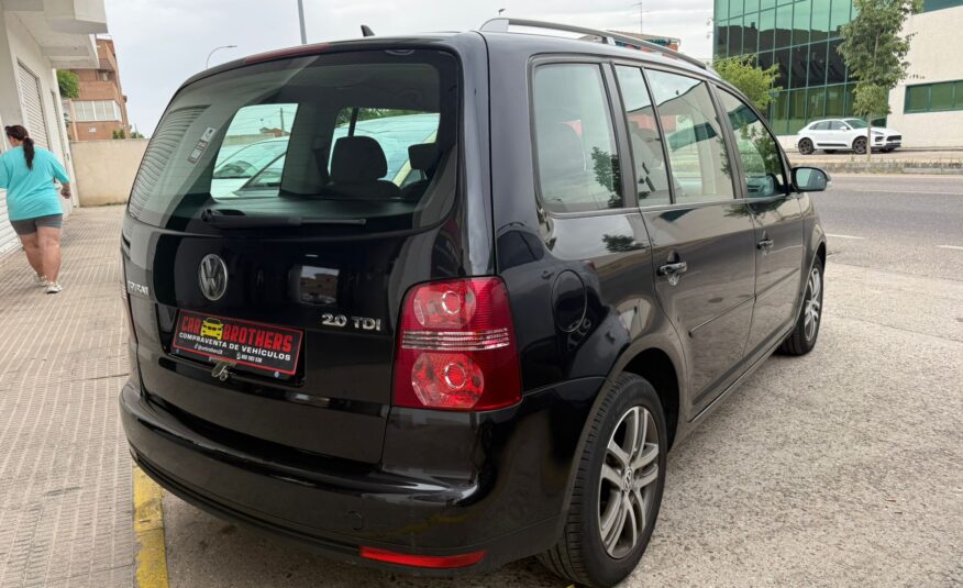 VOLKSWAGEN Touran traveller