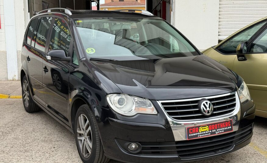 VOLKSWAGEN Touran traveller