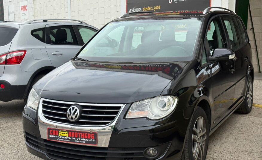 VOLKSWAGEN Touran traveller