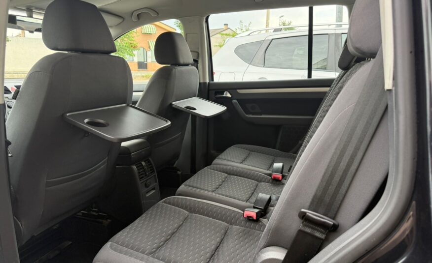 VOLKSWAGEN Touran traveller