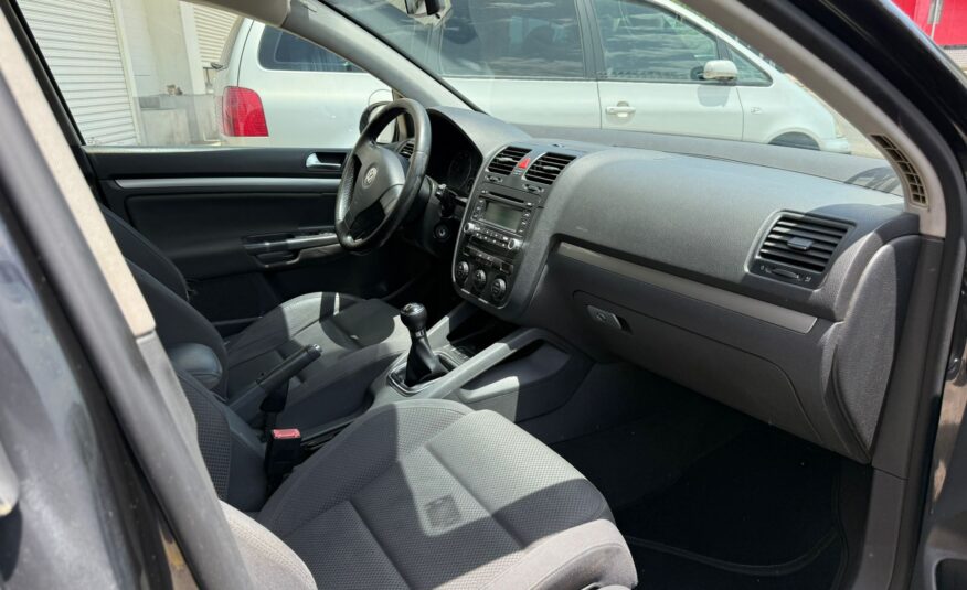 VOLKSWAGEN golf v