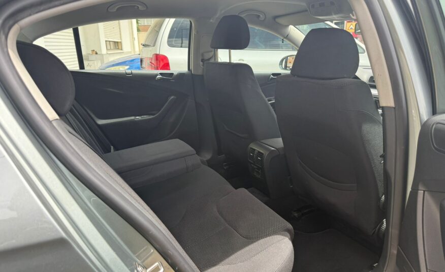 VOLKSWAGEN passat trendline