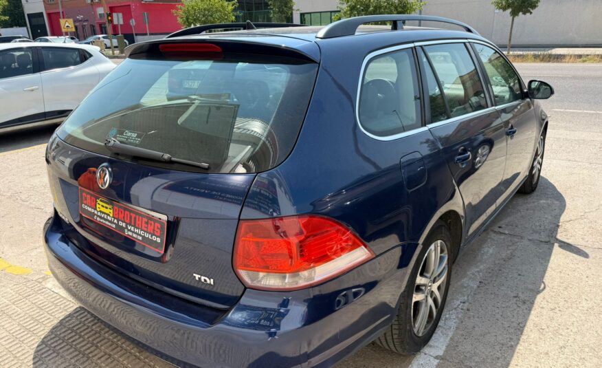 VOLKSWAGEN Golf ADVANCE