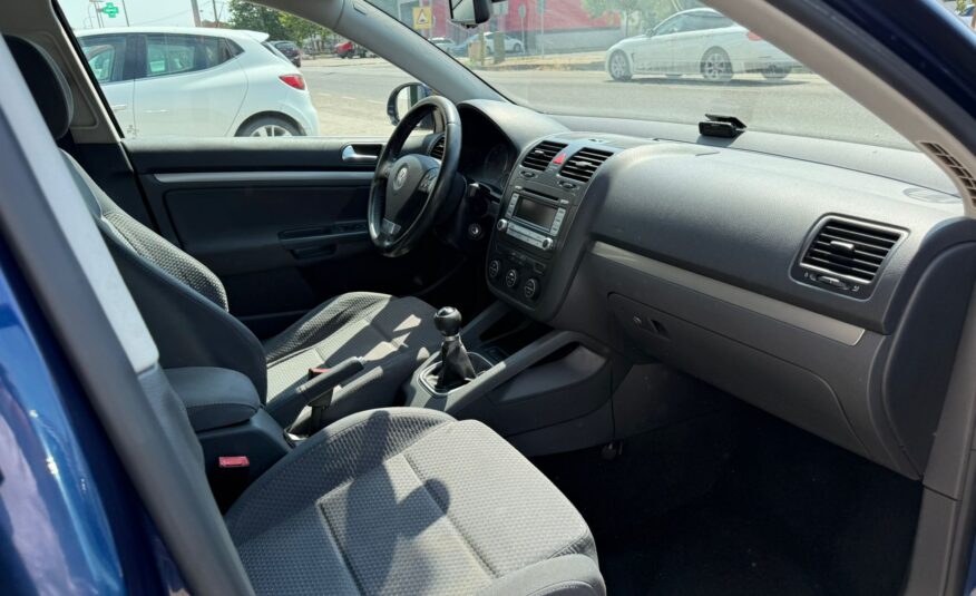 VOLKSWAGEN Golf ADVANCE