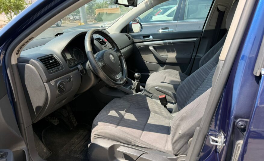 VOLKSWAGEN Golf ADVANCE