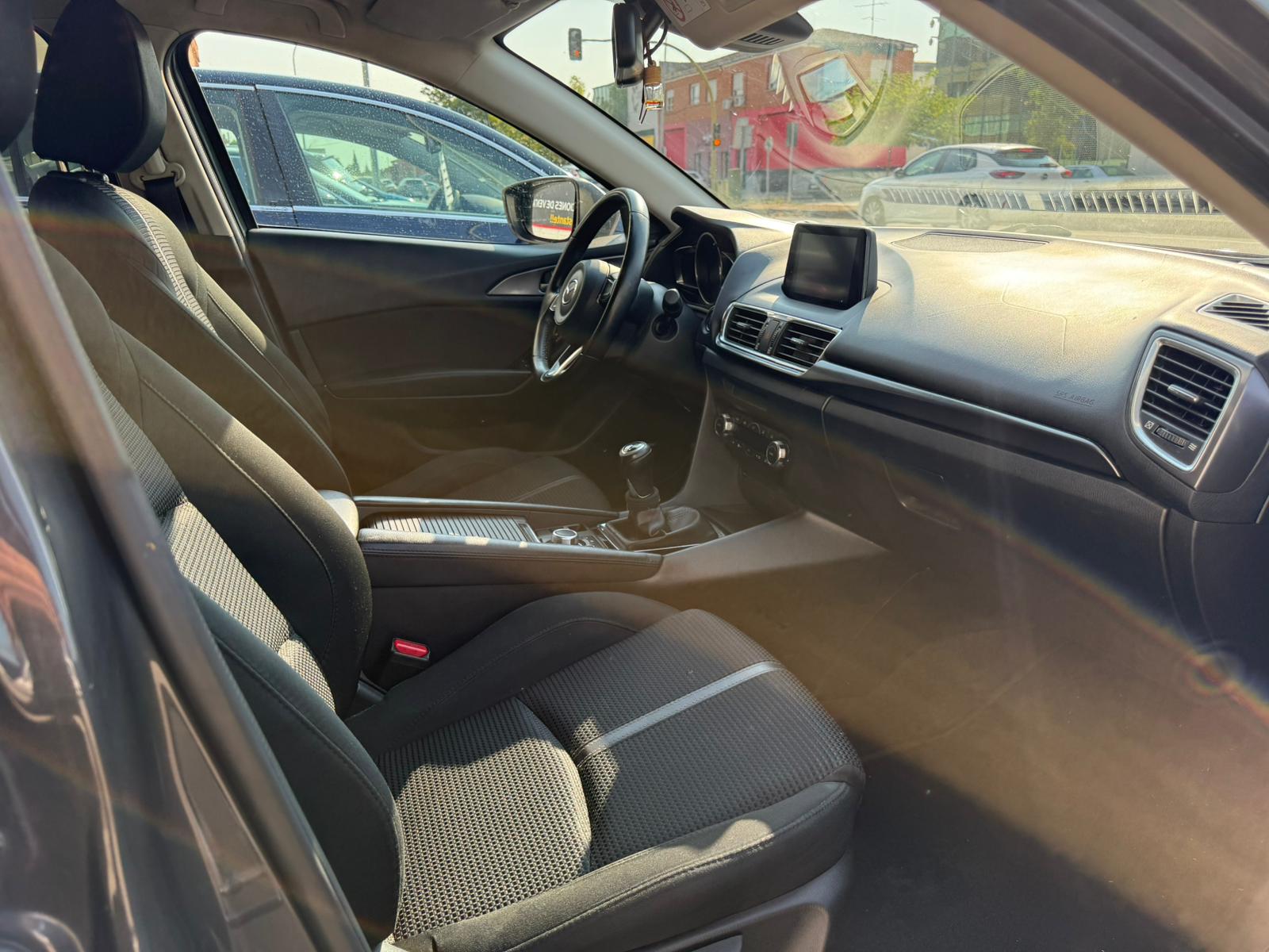 MAZDA 3 LUXURY