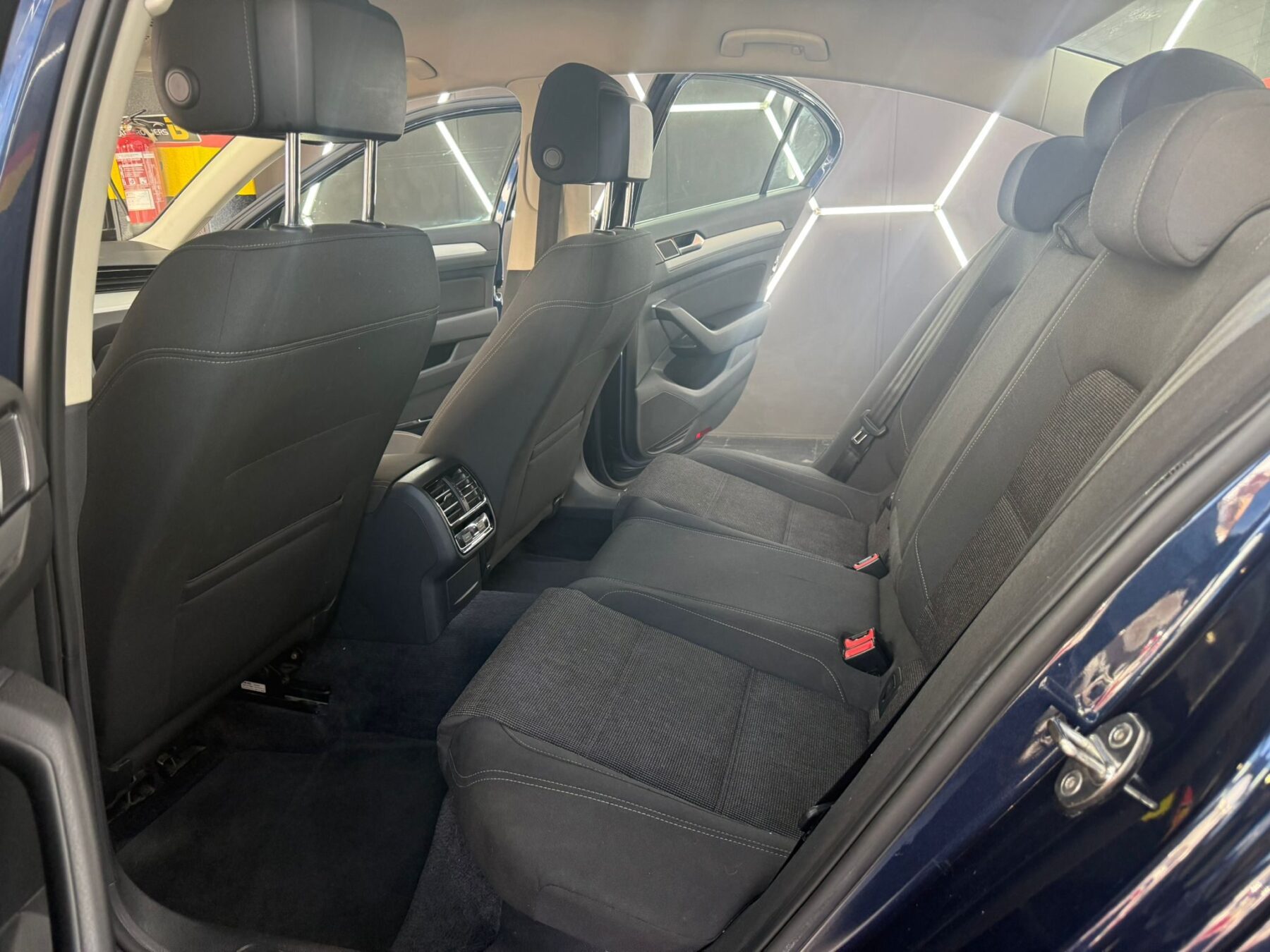 VOLKSWAGEN passat ADVANCE