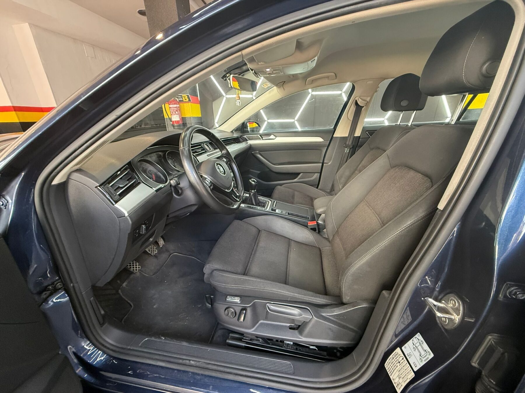 VOLKSWAGEN passat ADVANCE