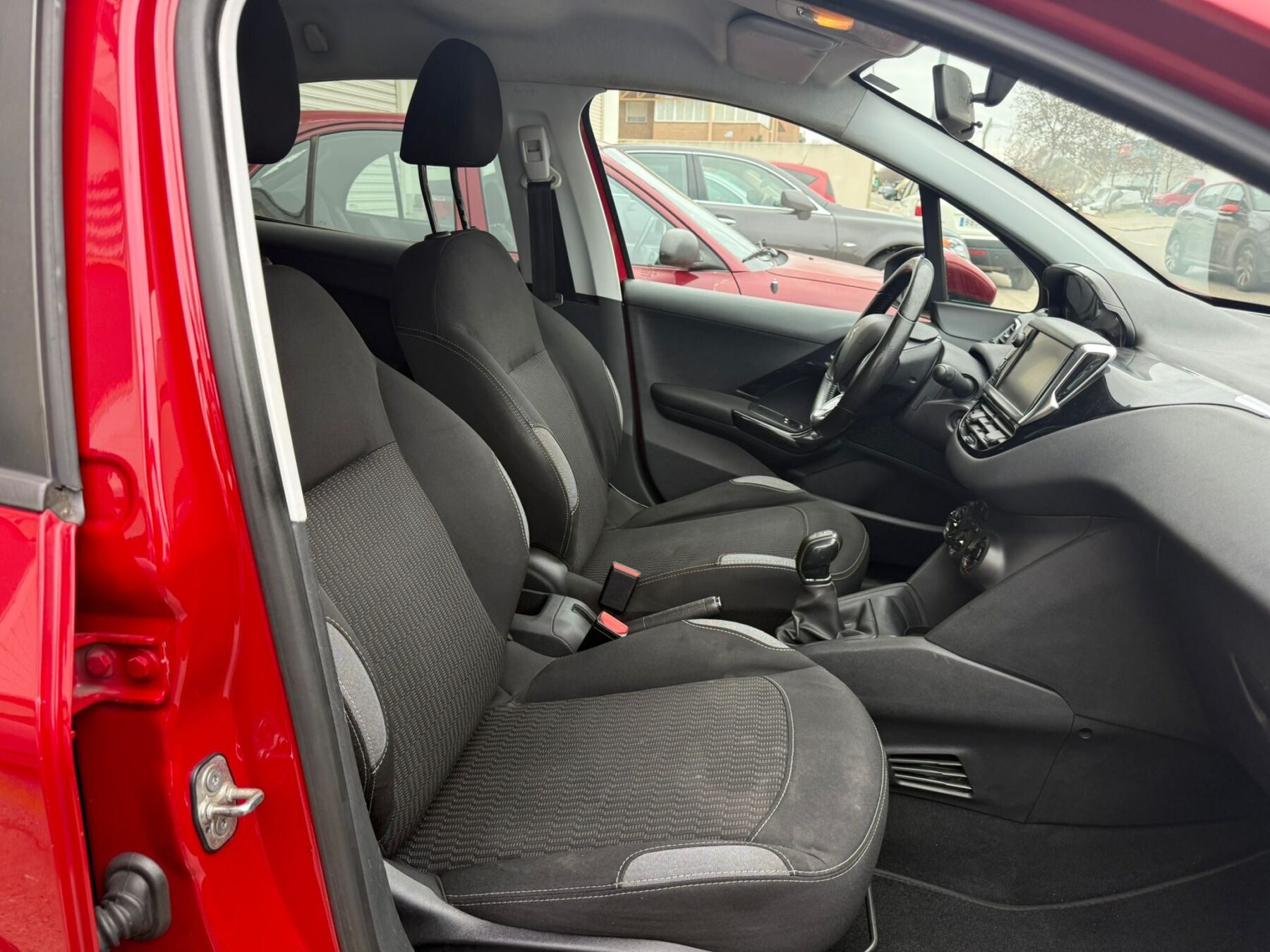 PEUGEOT 208 HDI