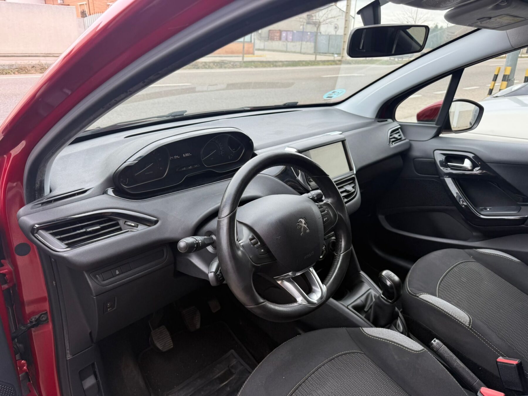 PEUGEOT 208 HDI