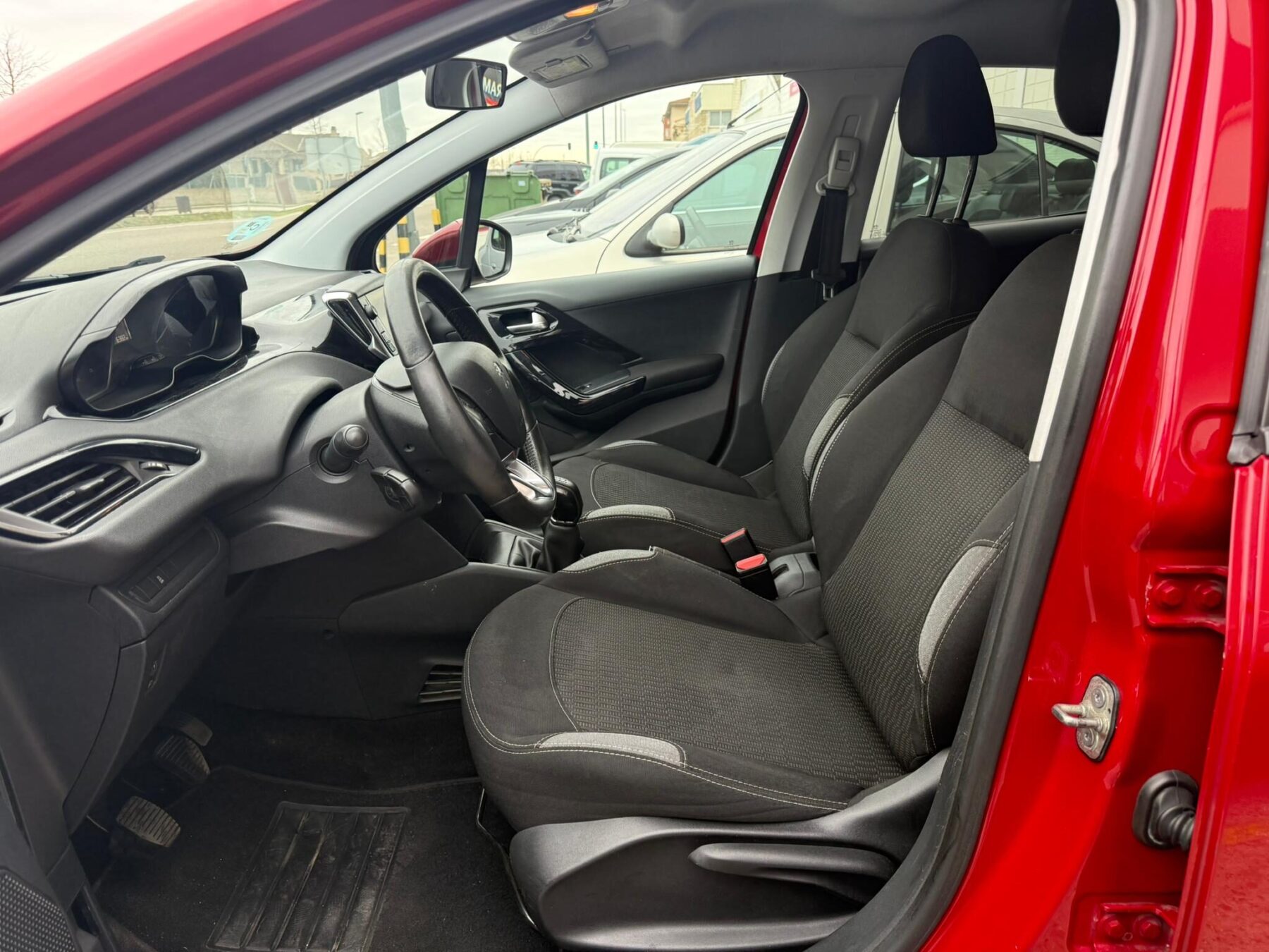 PEUGEOT 208 HDI