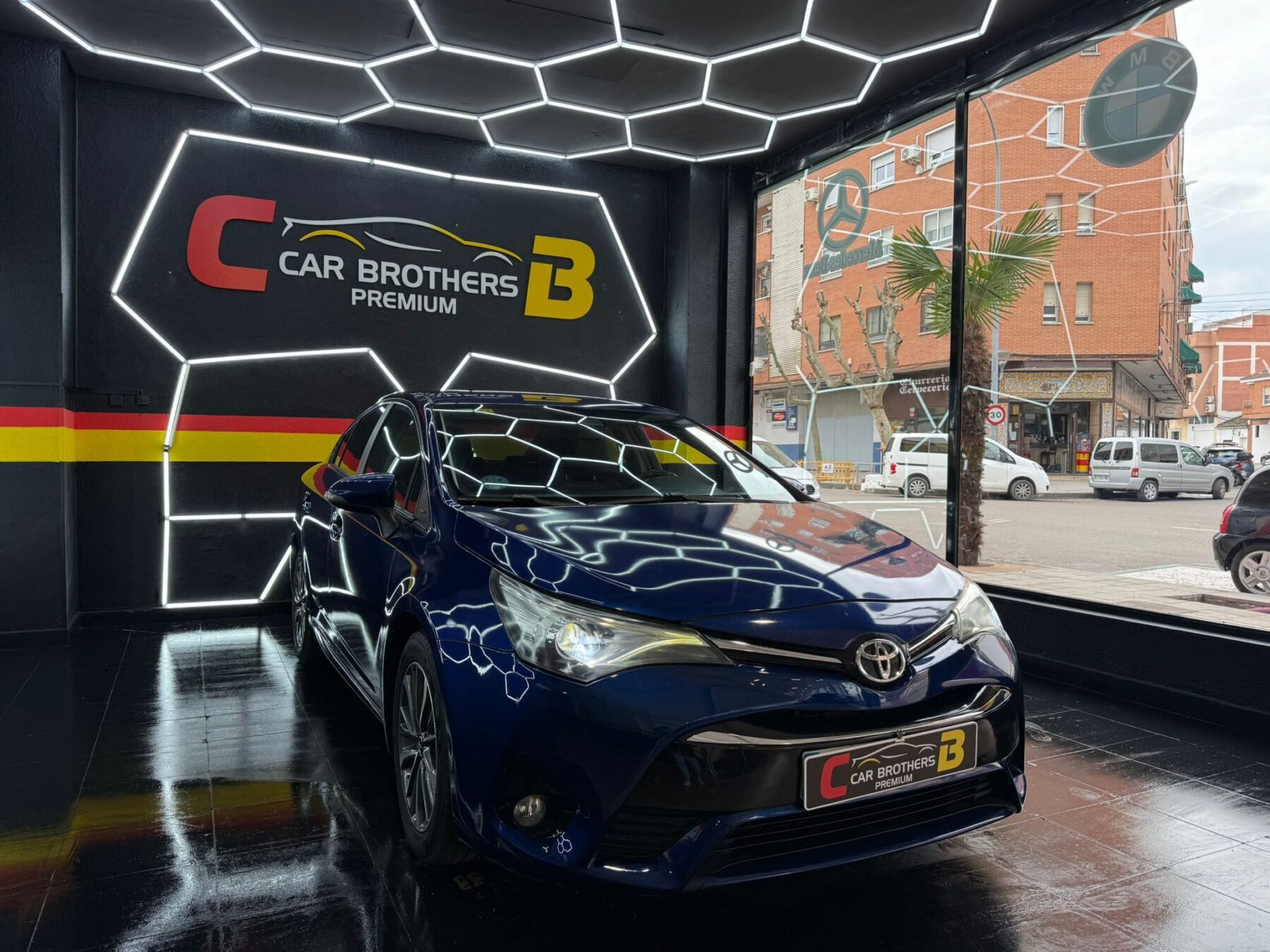 TOYOTA AVENSIS ADVANCE