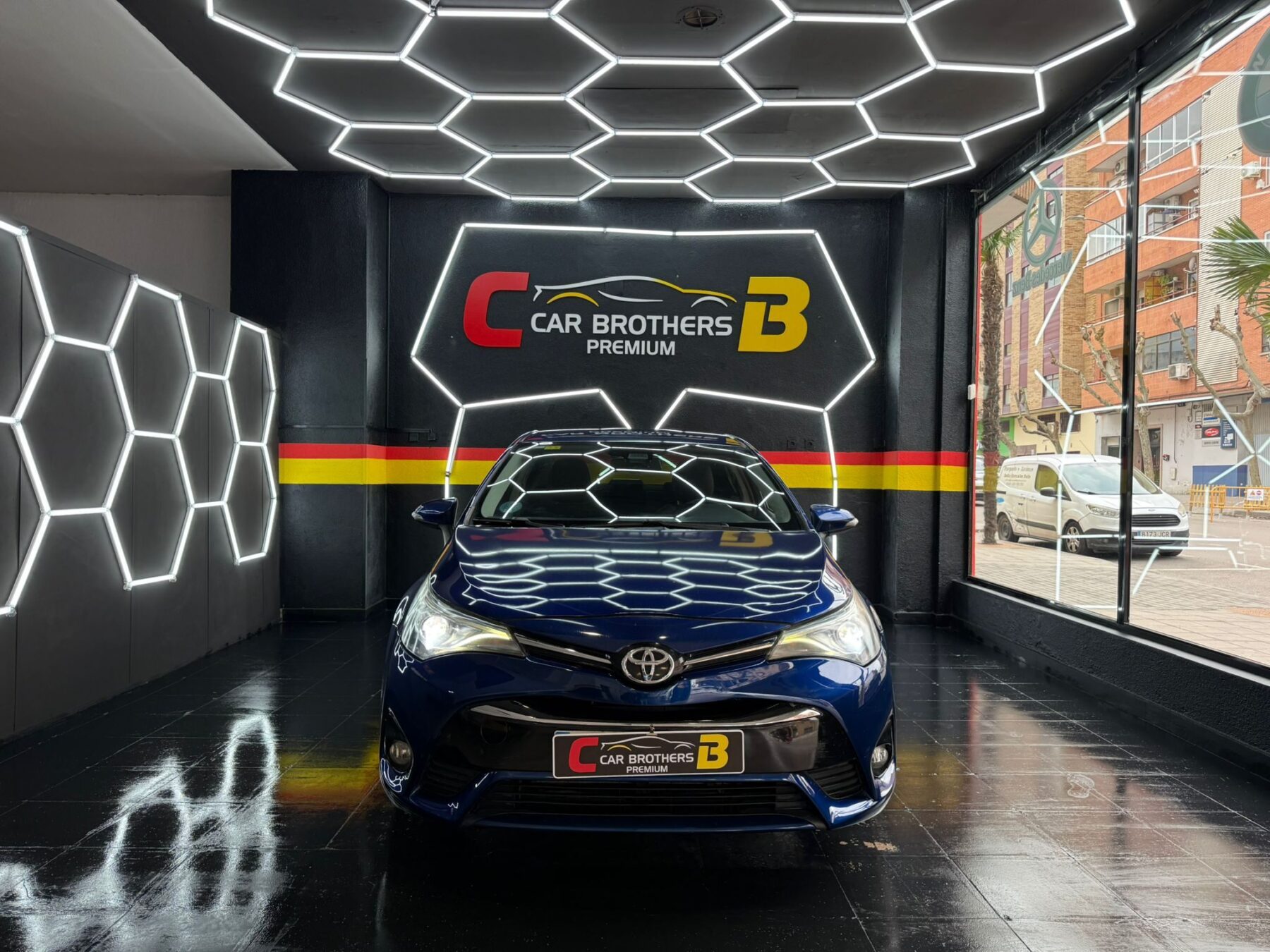 TOYOTA AVENSIS ADVANCE