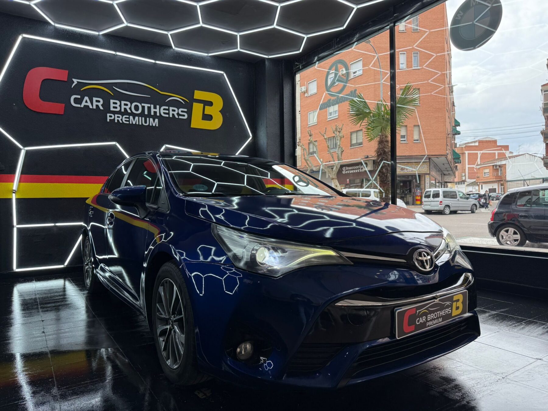 TOYOTA AVENSIS ADVANCE