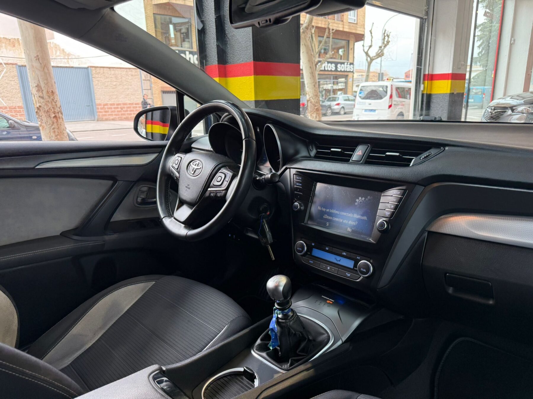 TOYOTA AVENSIS ADVANCE