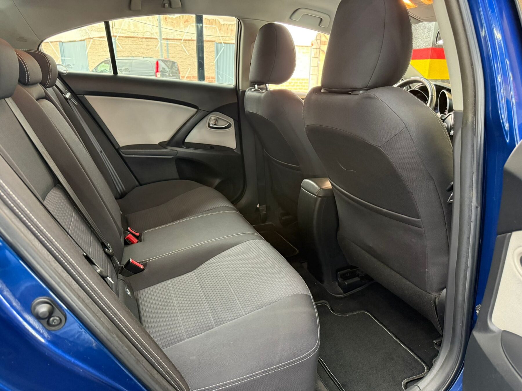 TOYOTA AVENSIS ADVANCE