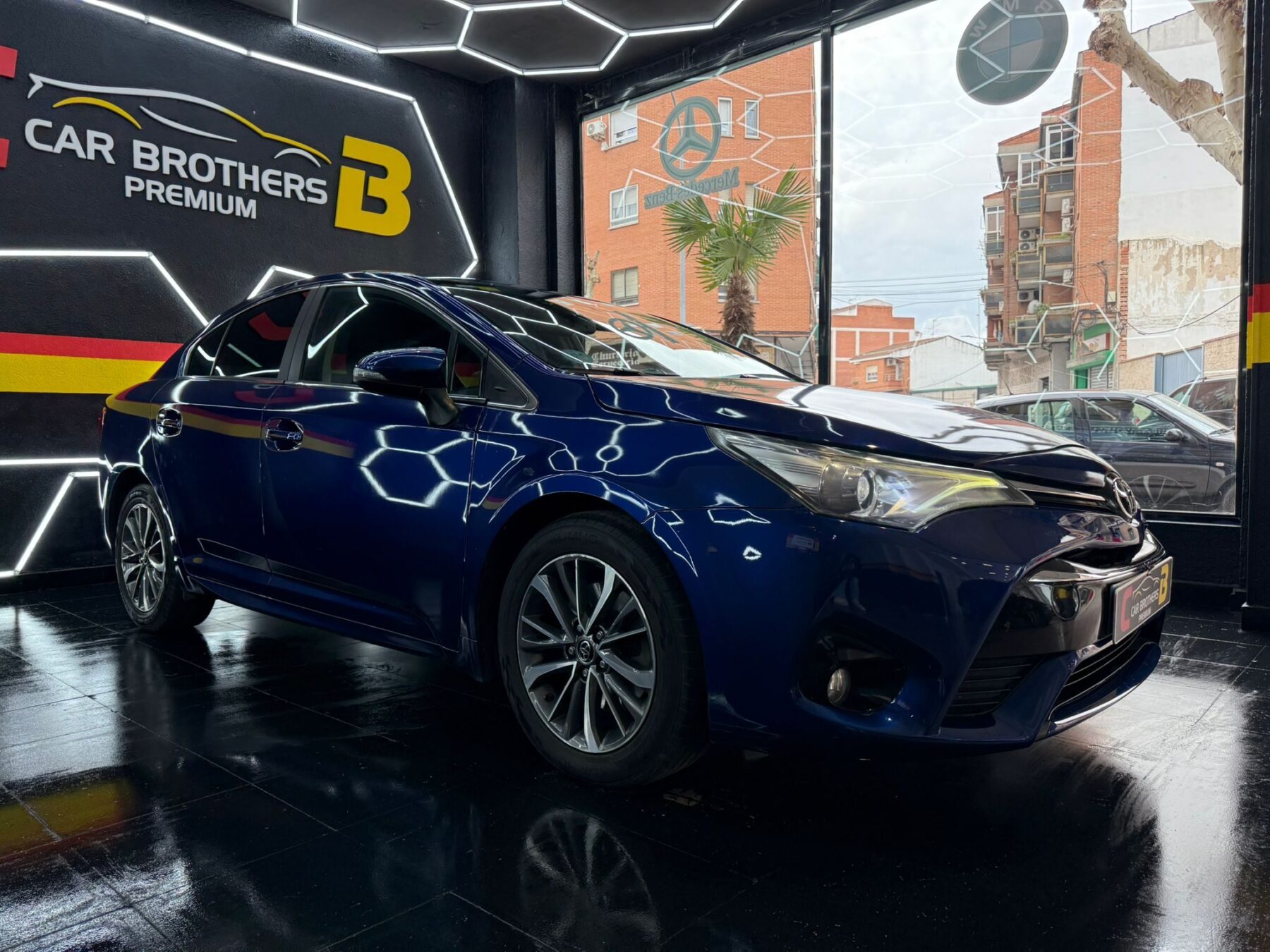 TOYOTA AVENSIS ADVANCE