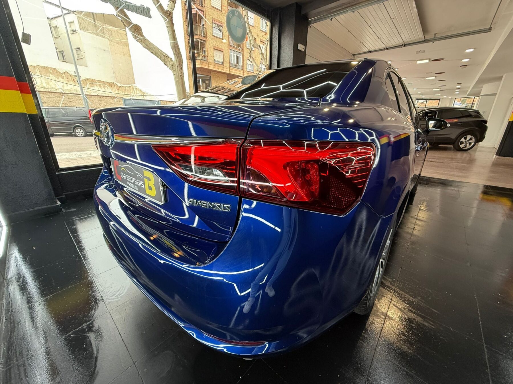 TOYOTA AVENSIS ADVANCE