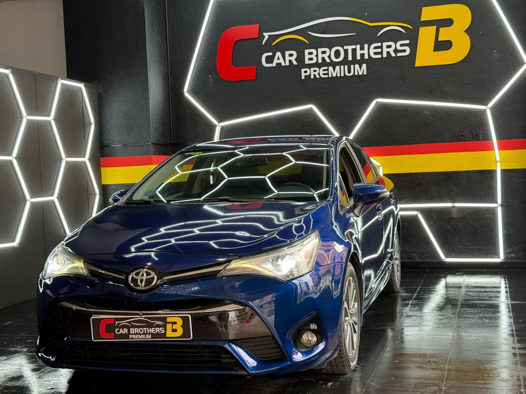 TOYOTA AVENSIS ADVANCE