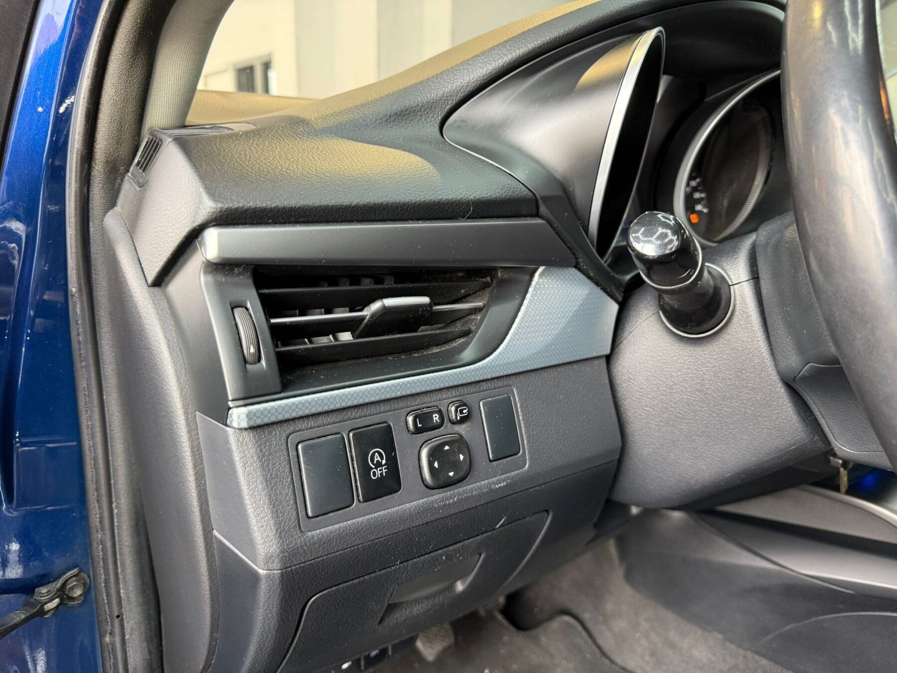 TOYOTA AVENSIS ADVANCE