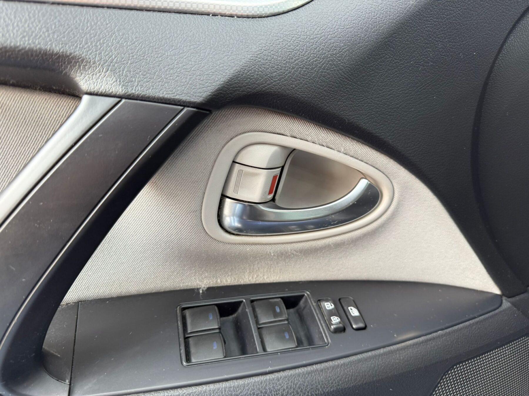 TOYOTA AVENSIS ADVANCE