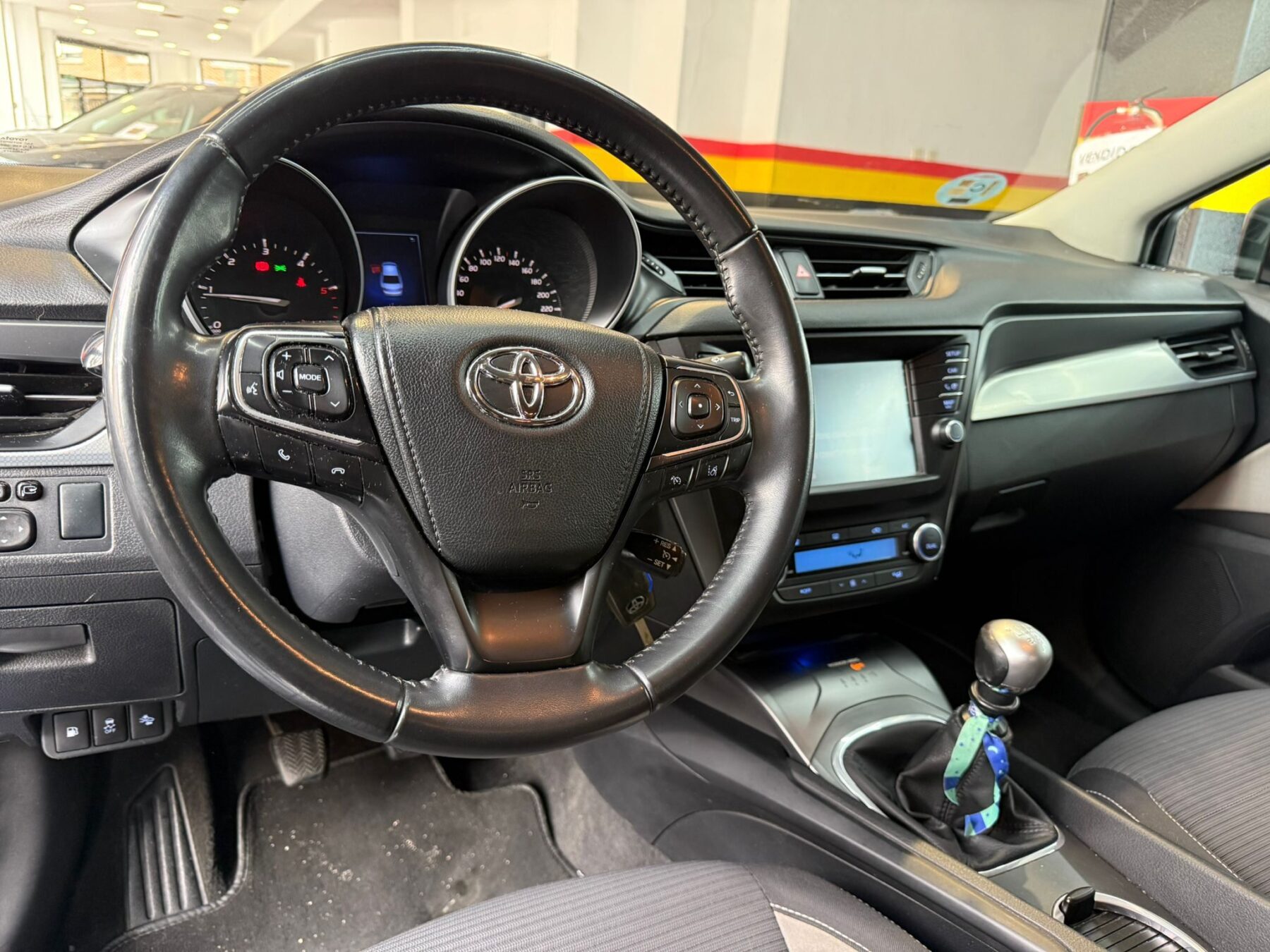 TOYOTA AVENSIS ADVANCE