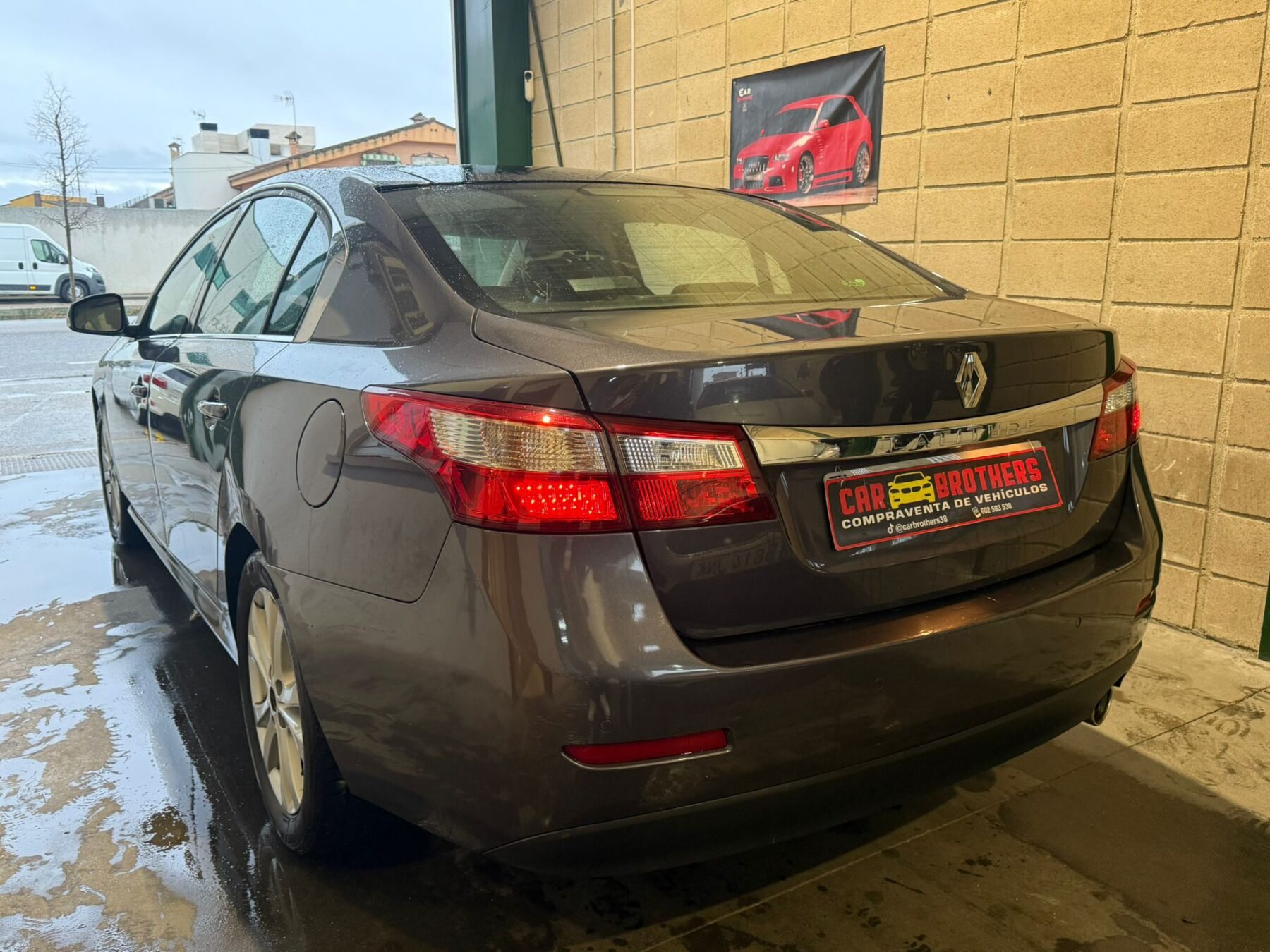 RENAULT LATITUDE business