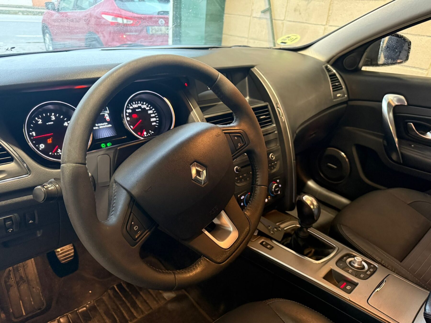 RENAULT LATITUDE business