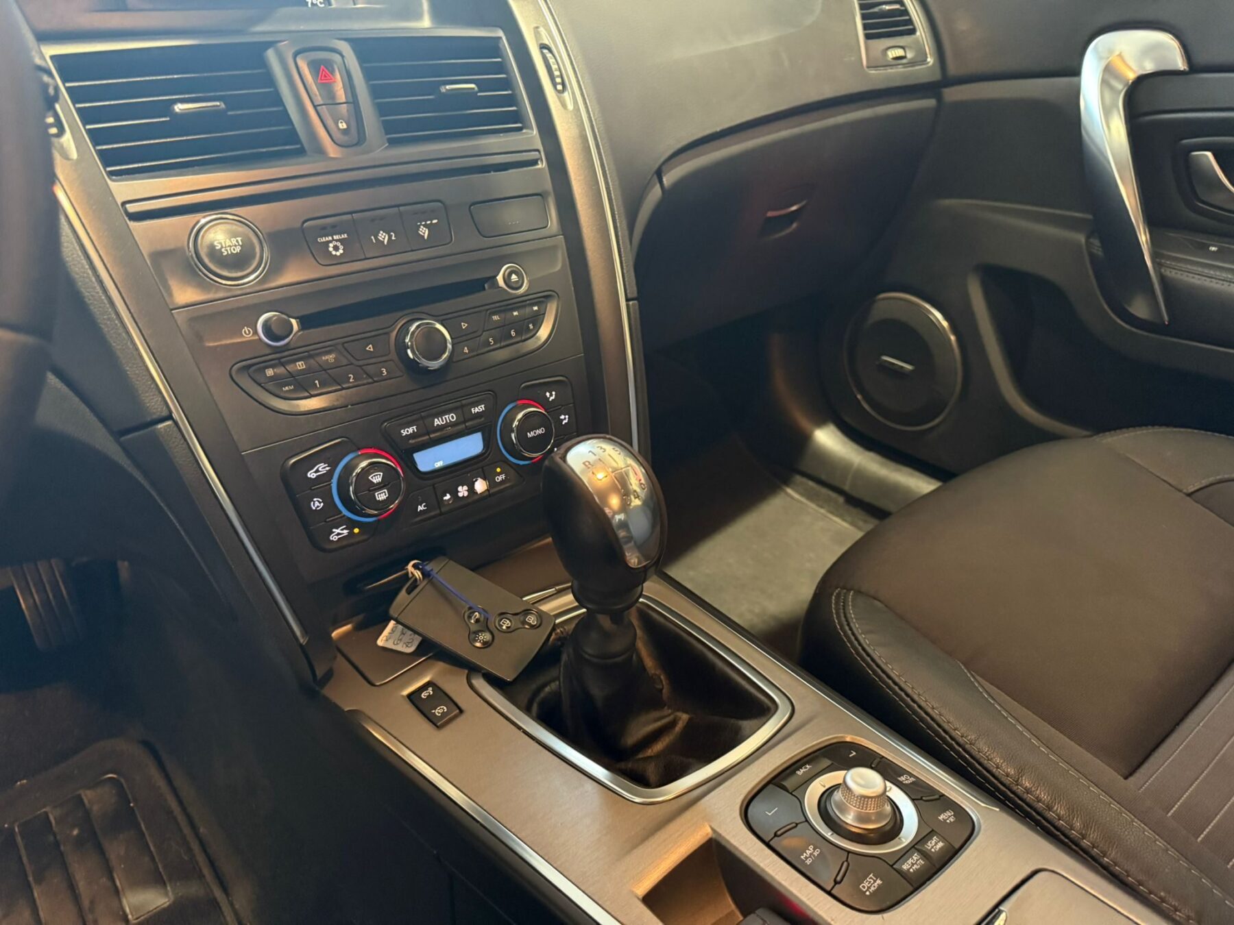 RENAULT LATITUDE business