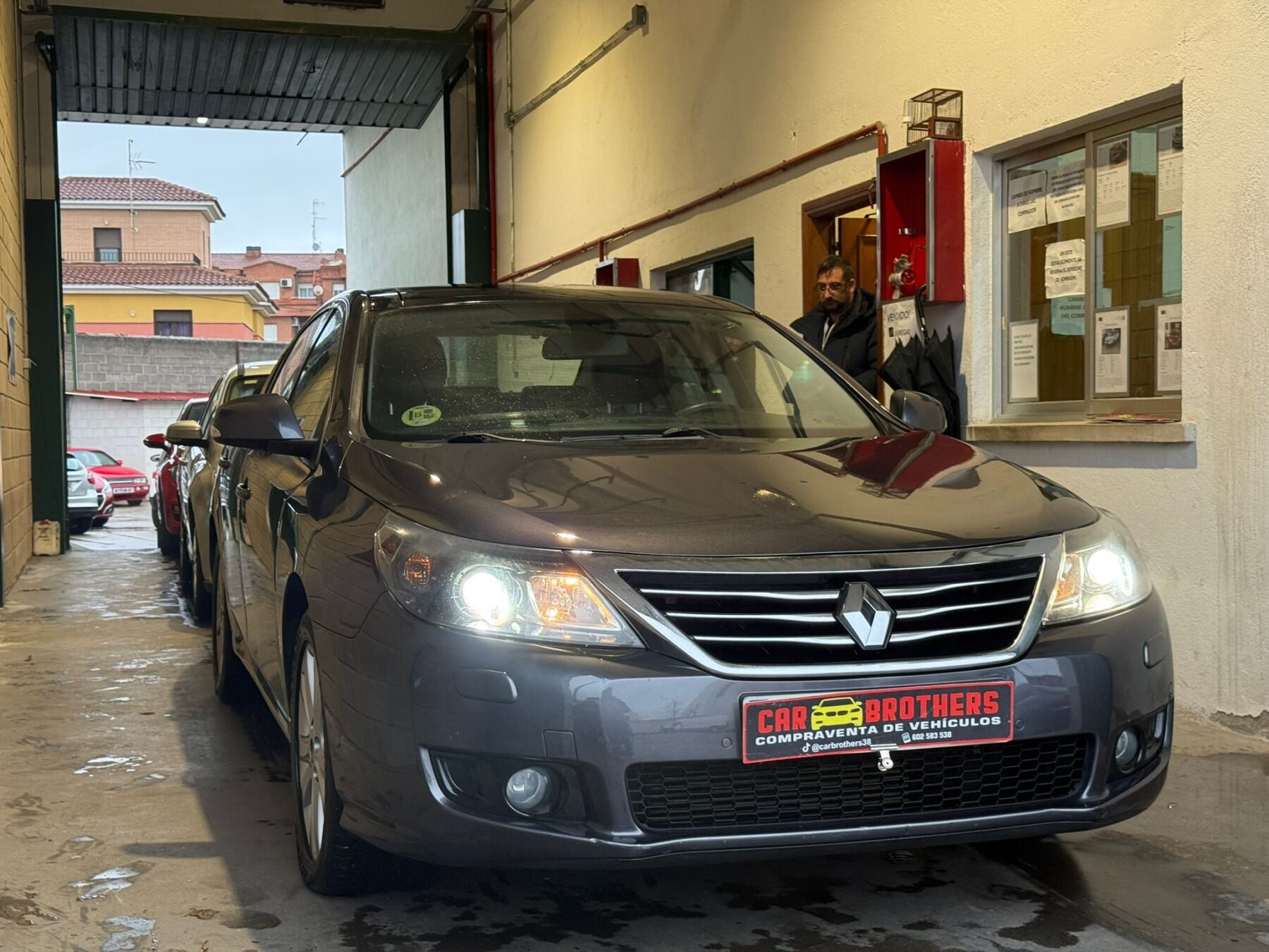 RENAULT LATITUDE business