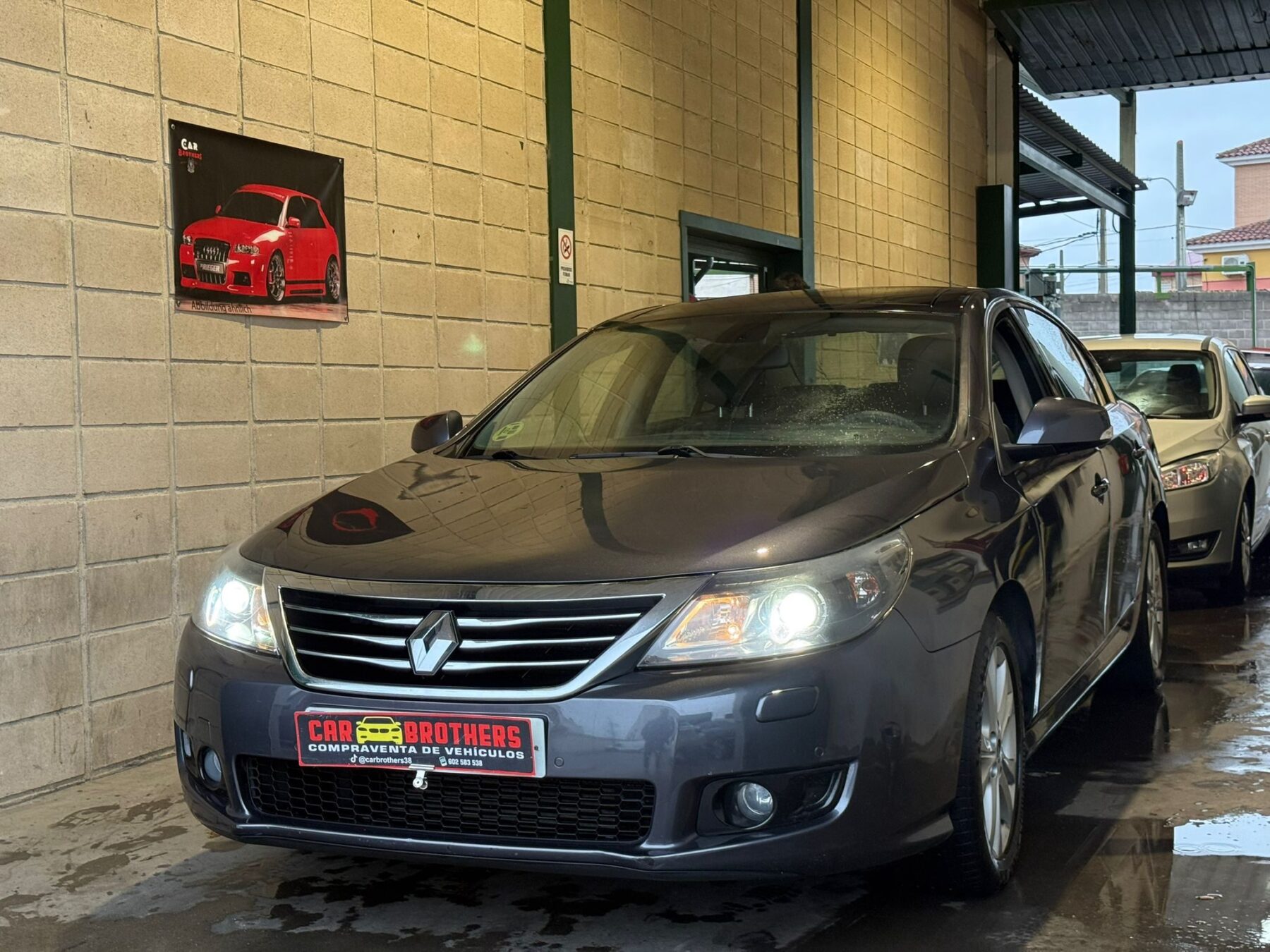 RENAULT LATITUDE business