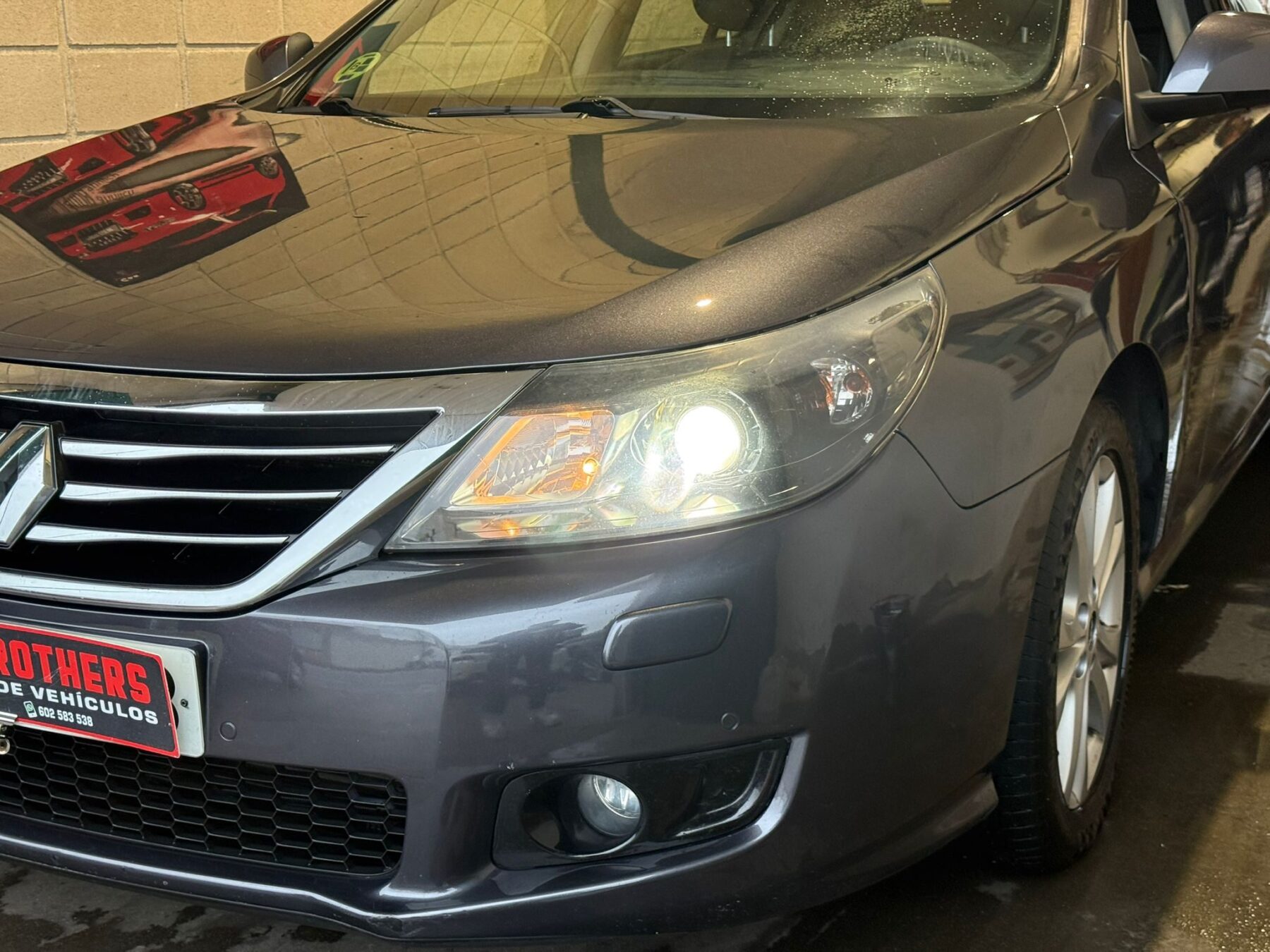 RENAULT LATITUDE business