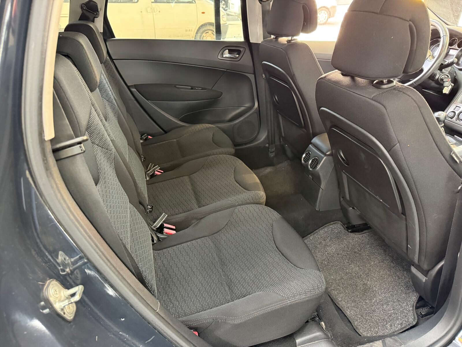 PEUGEOT 308 sw 1.6 hdi 7 plazas 