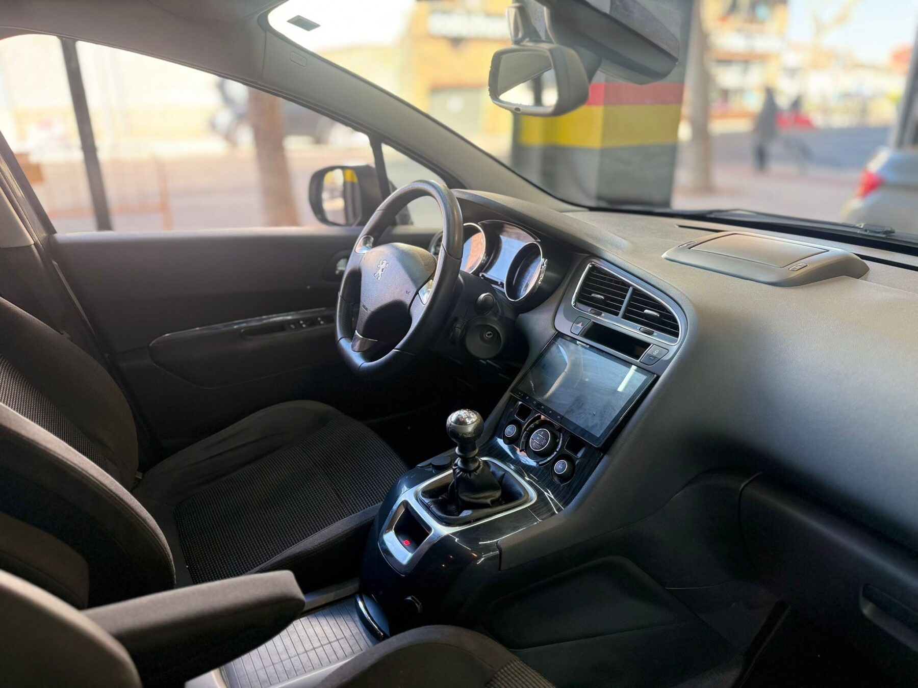 PEUGEOT 5008 1.6  hdi STYLE 