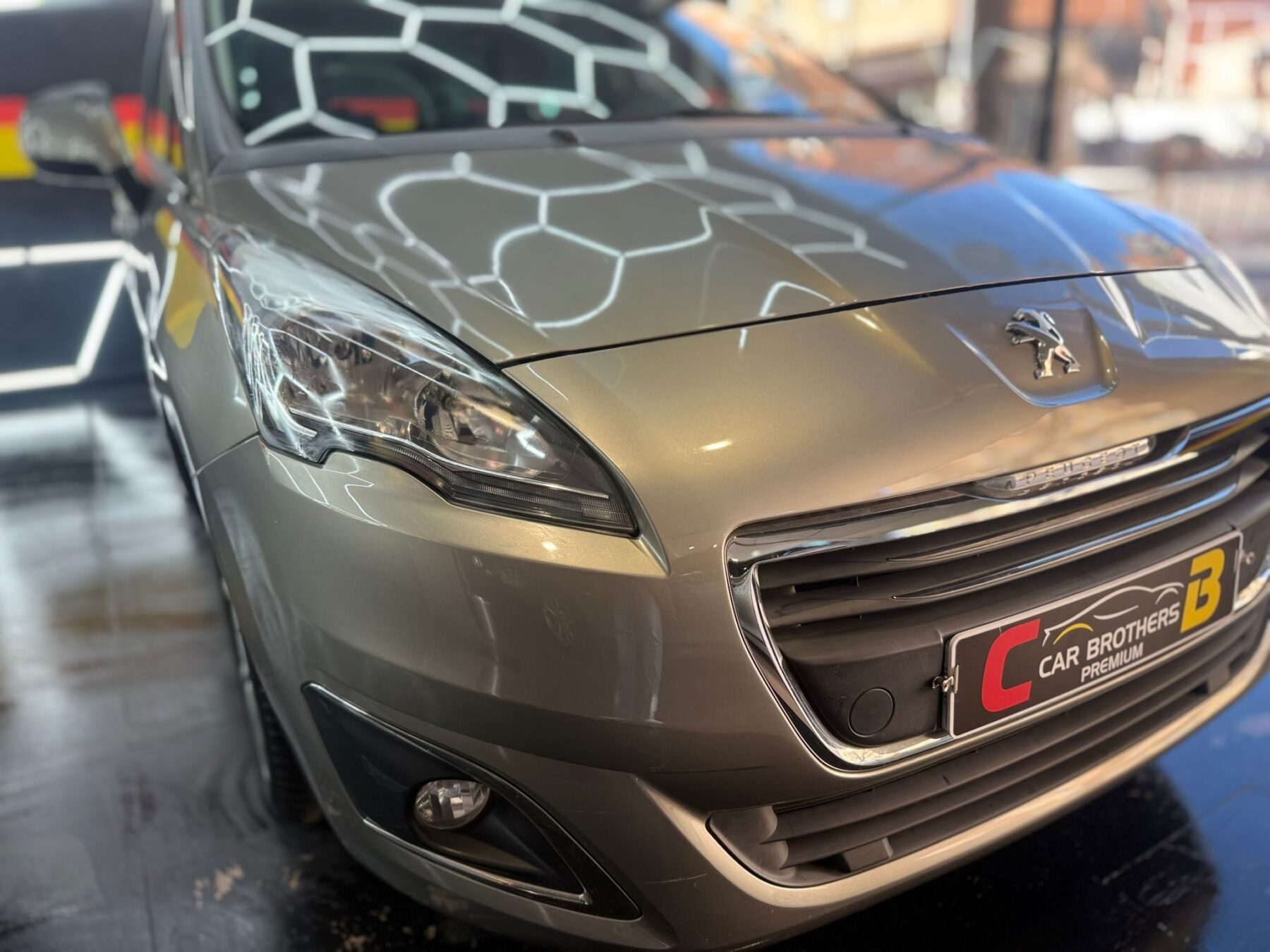 PEUGEOT 5008 1.6  hdi STYLE 