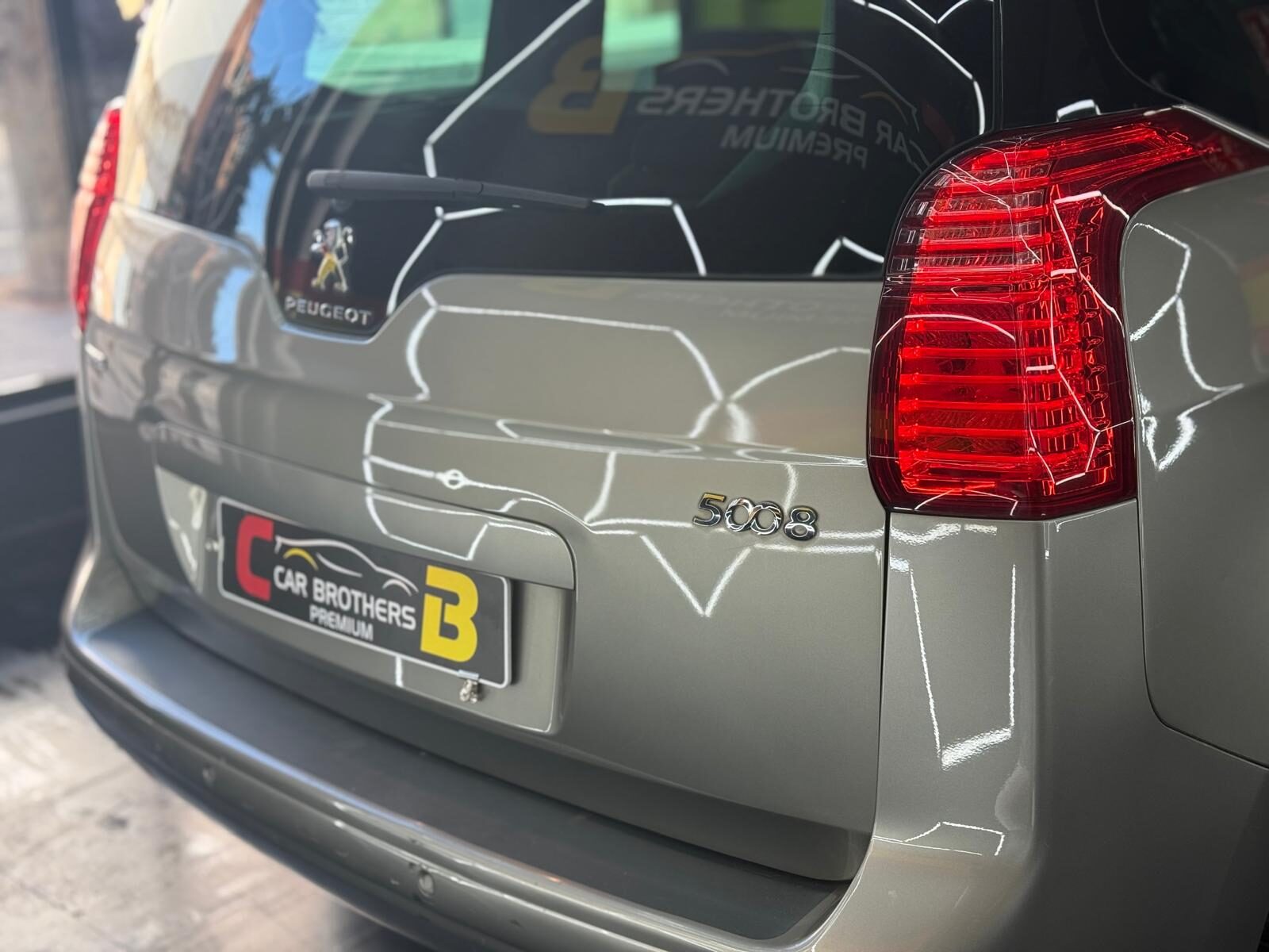 PEUGEOT 5008 1.6  hdi STYLE 