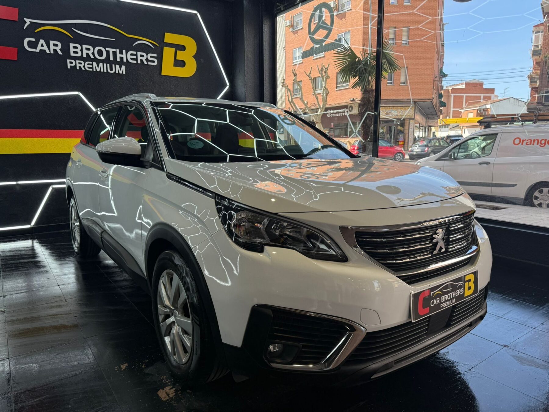 PEUGEOT 5008 ACTIVE