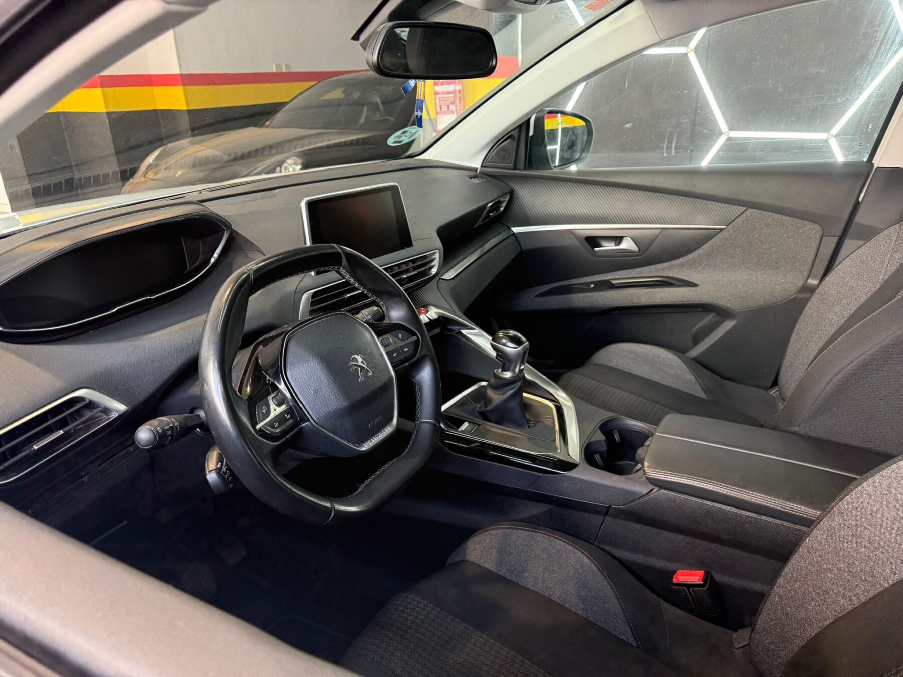 PEUGEOT 5008 ACTIVE