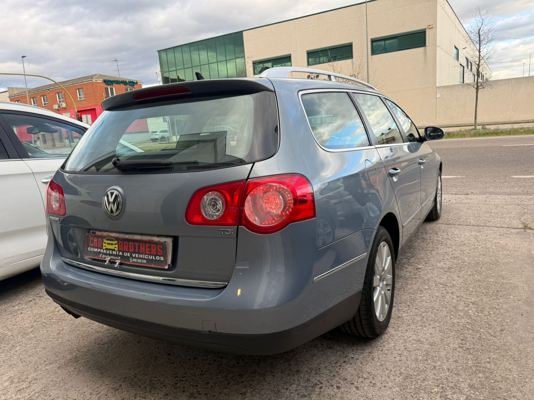 VOLKSWAGEN passat advance plus