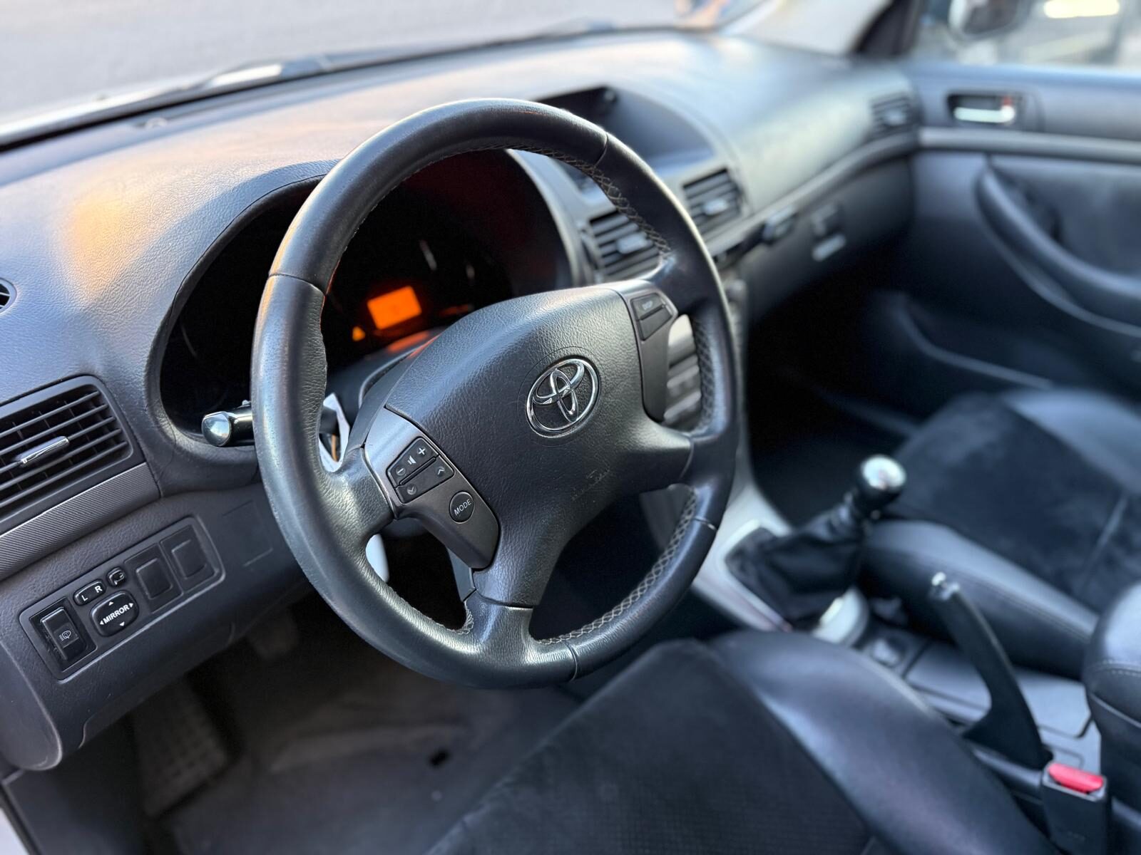 TOYOTA AVENSIS 2.2 d-4d