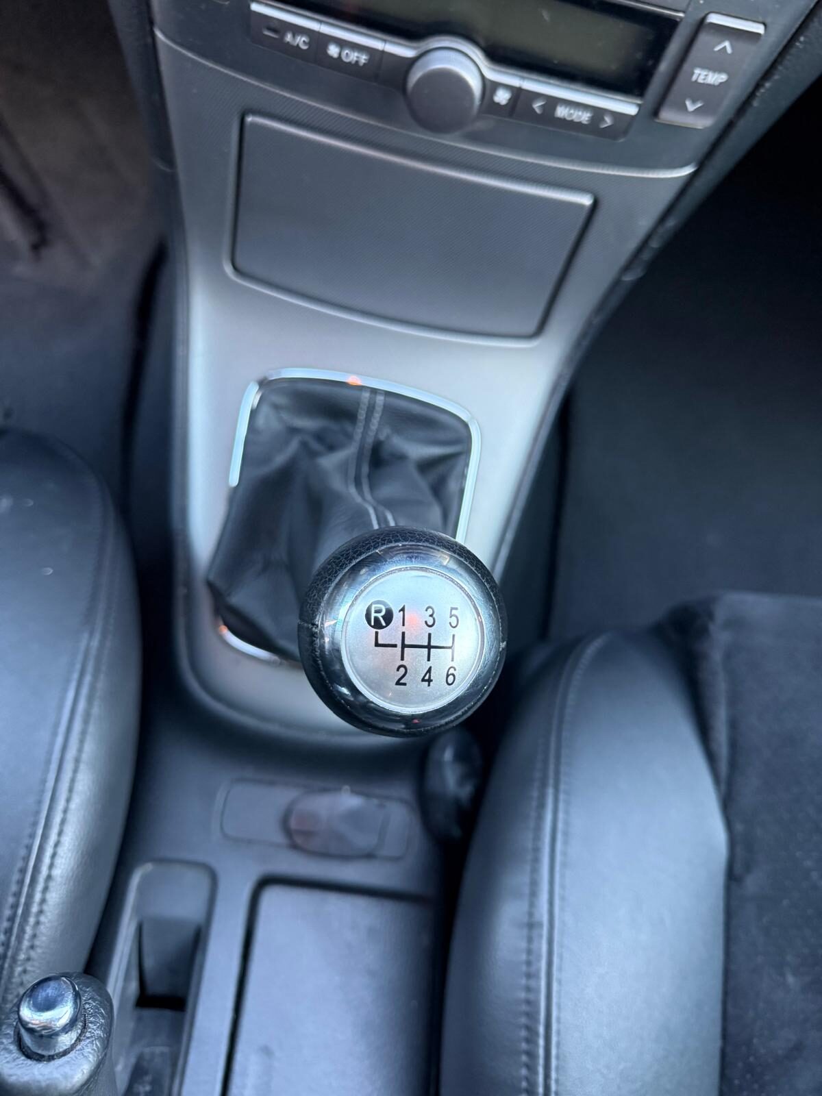 TOYOTA AVENSIS 2.2 d-4d